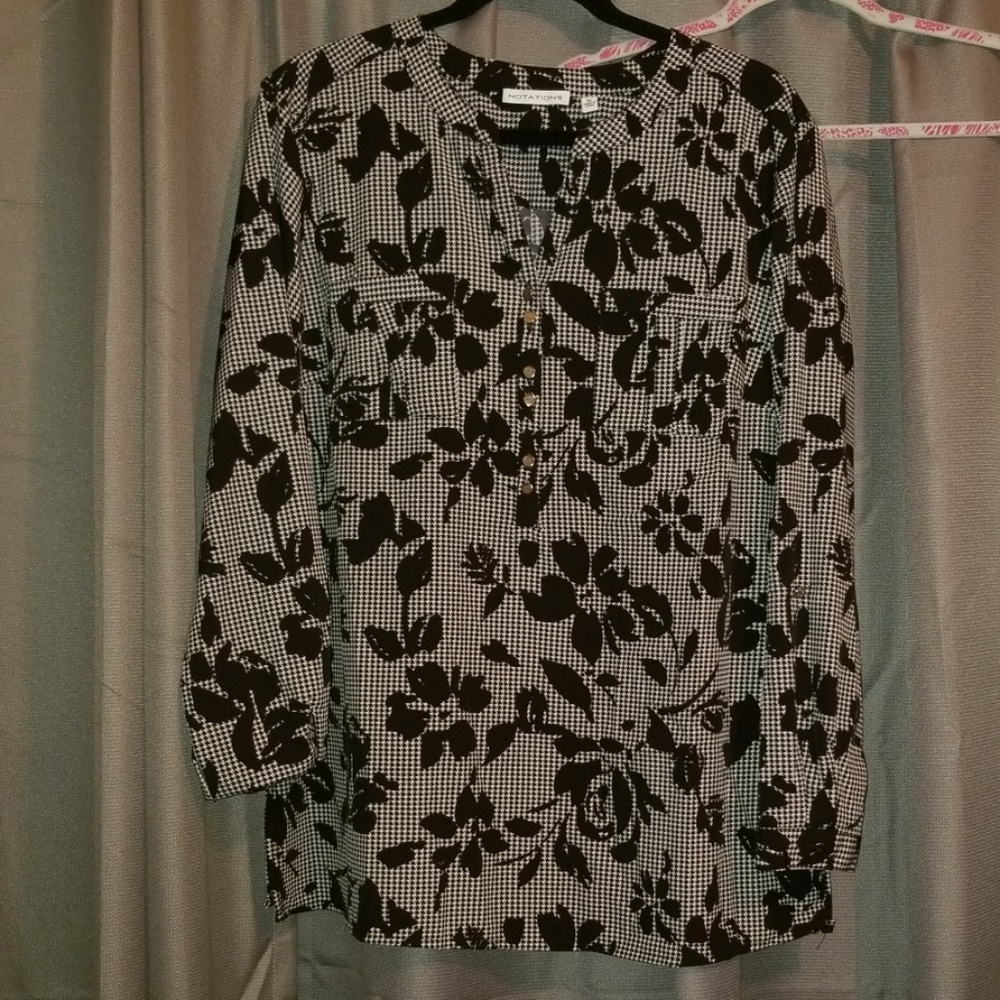 Notations brand, Size XL, Primary colors are black and white. Loose and comfort.